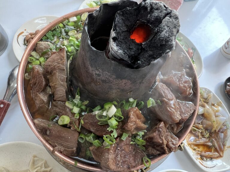 《共煮的島嶼》Vol.2 清真牛肉麵的湯：信仰、秩序與潔淨