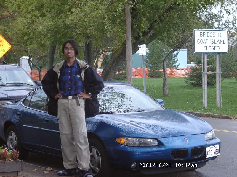 2001年、ナイアガラのゴート島付近にいる周端政。ラテンアメリカの旅の後も移動が続いていたことを示す写真。