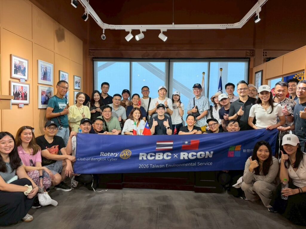 RCGN 與曼谷 Cyber 社成員於光耀扶輪紀念館館內展示區合影