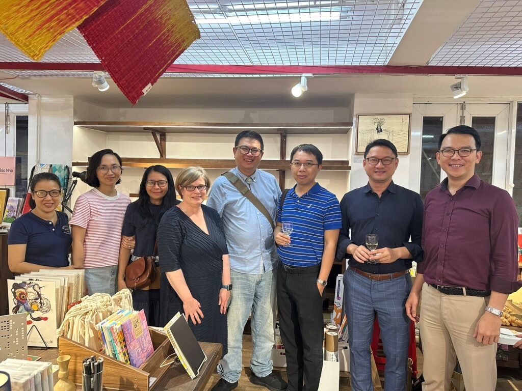周端政與社友 KC（本年度蒼藍星支隊司令）拜訪胡志明市扶輪社合影