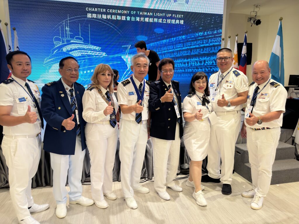IYFR 台灣 Light Up 支隊授證典禮幹部團體合照
