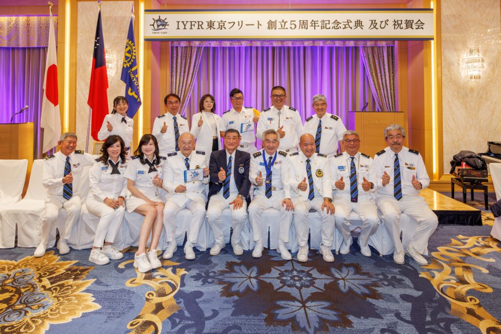 Nelson Chou 參加 IYFR 東京支隊五週年正式團體合照