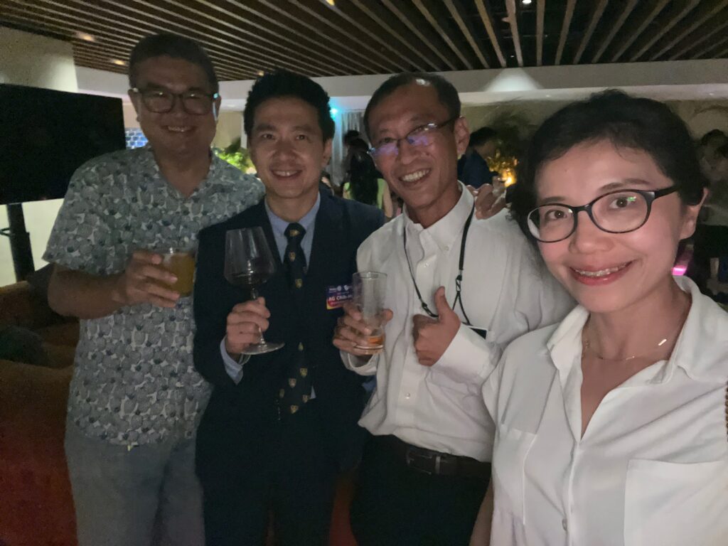 周端政與台北市新世代扶輪社社友及台北大加蚋扶輪社社長 Fay 夜間聯誼合影